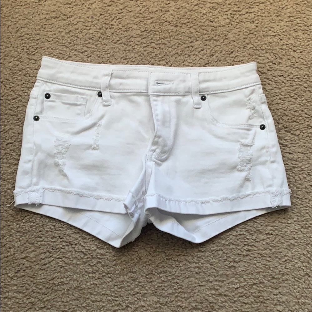 ⏰ NWOT White shorts